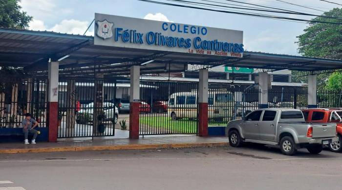 Entrada principal del Colegio Félix Olivares en la ciudad de David, Chiriquí.