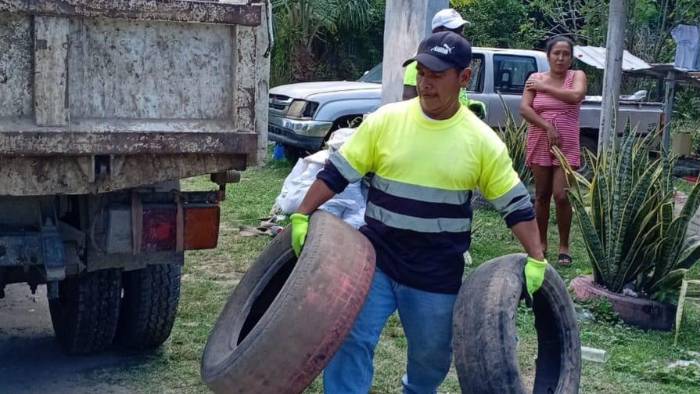 Se le reitera a la comunidad que elimine los criaderos de los mosquitos.