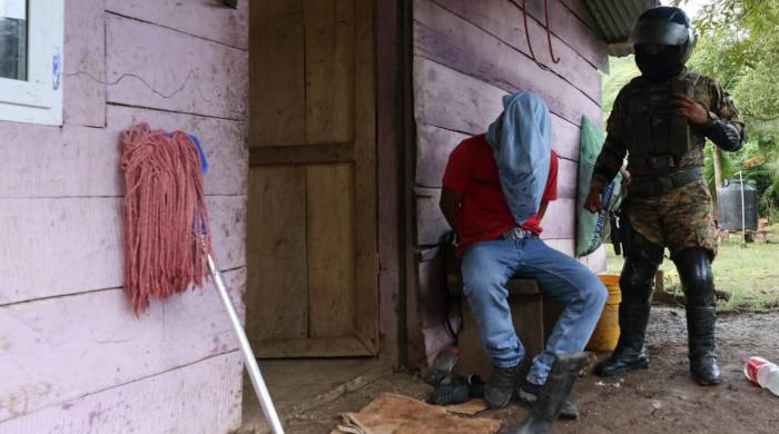 Los detenidos enfrentan un proceso judicial por el delito de tráfico internacional de personas.