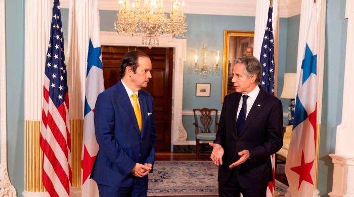 Javier Martínez-Acha Vásquez, canciller de Panamá (i) junto a Antony J. Blinken, secretario de Estado de Estados Unidos durante su visita en Washington, Estados Unidos.