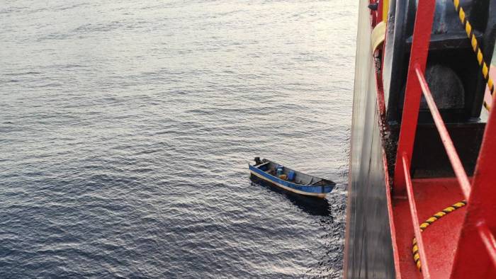 Fotografía del pequeño bote donde se encontraban los náufragos por 8 días.