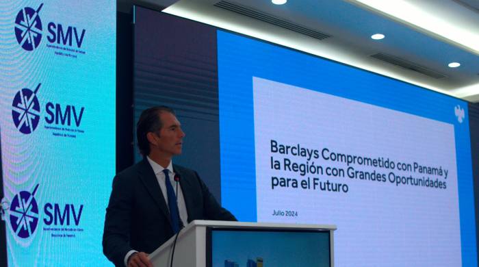 El presidente y director general de Barclays para México y Latam, Raúl Martínez-Ostos J. durante su ponencia.