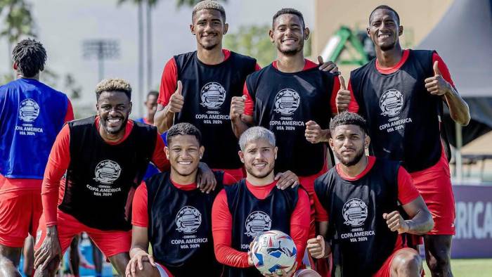 La selección de Panamá entrenando para un partido.