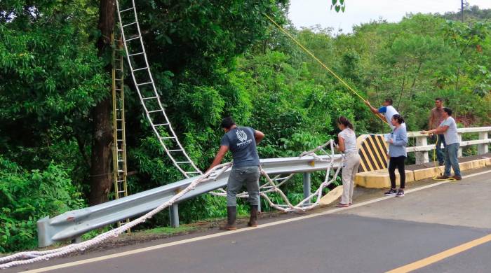 Instalación puente mono Mariato, Veraguas.
