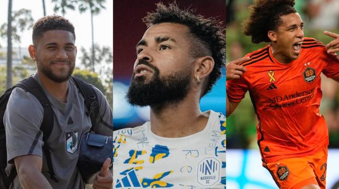 Los futbolistas panameños Carlos Harvey (i.), Aníbal Godoy (c.) y Adalberto Carrasquilla (d.).