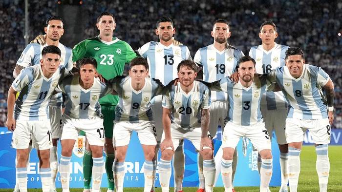 La selección de Argentina durante un partido contra Uruguay.