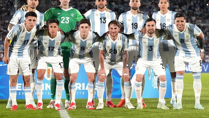 La selección de Argentina durante un partido contra Uruguay.