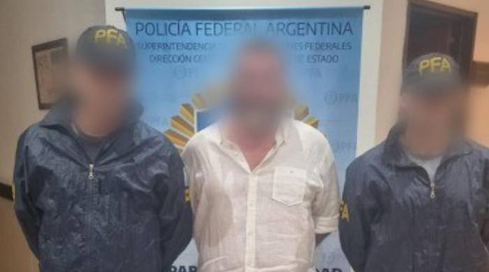 Fotografía digitalmente modificada y cedida por la Policía Federal Argentina que muestra a uno de los arrestados de quien se sospecha hace parte de una célula terrorista, en Buenos Aires (Argentina).