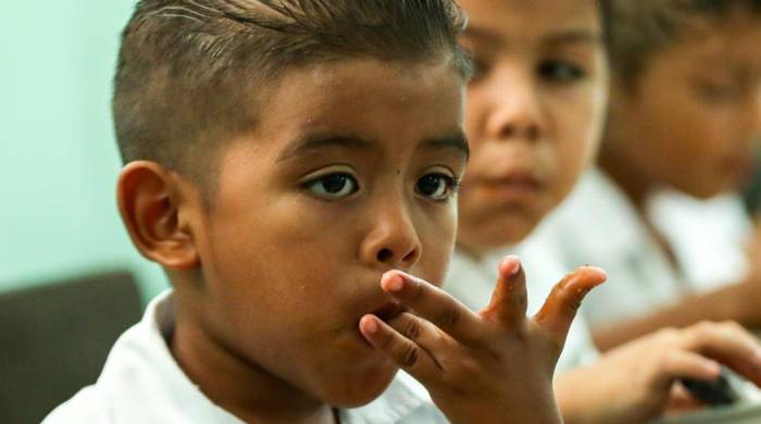 El programa consiste en brindar almuerzo a 104,723 estudiantes de manera progresiva, hasta finalizar el quinquenio.