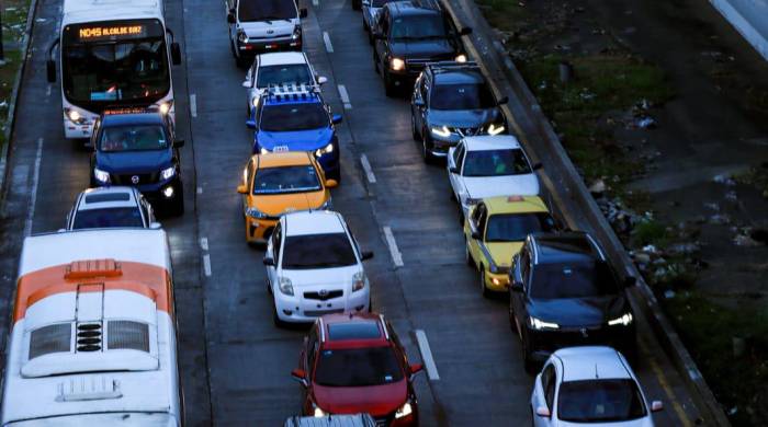 Imagen ilustrativa de autos en una vía de la ciudad capital, una radiografía de la gran cantidad de vehículos, de diferentes marcas, entre ellas las chinas, que hay en el país.