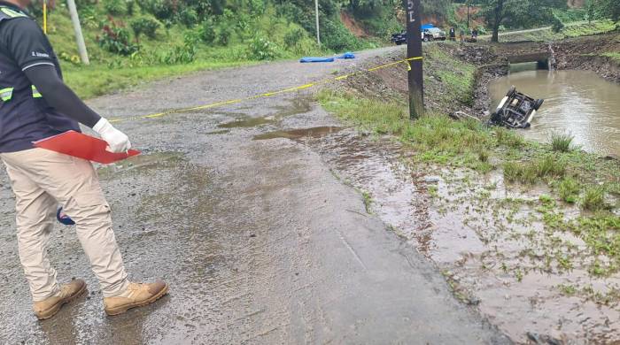 Un trágico accidente ocurrió en la vía hacia la comunidad de La Estrella, en Boquete, Chiriquí, cuando un vehículo cayó en un canal de agua