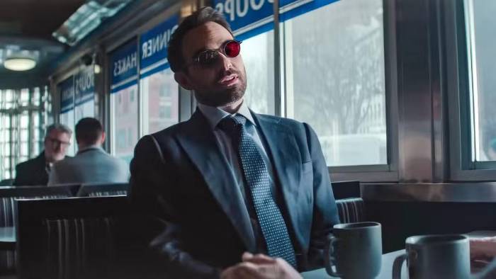 Charlie Cox retoma la piel de un Matt Murdock brillante y un Daredevil feroz, con la cantidad justa de vulnerabilidad para ambos lados.