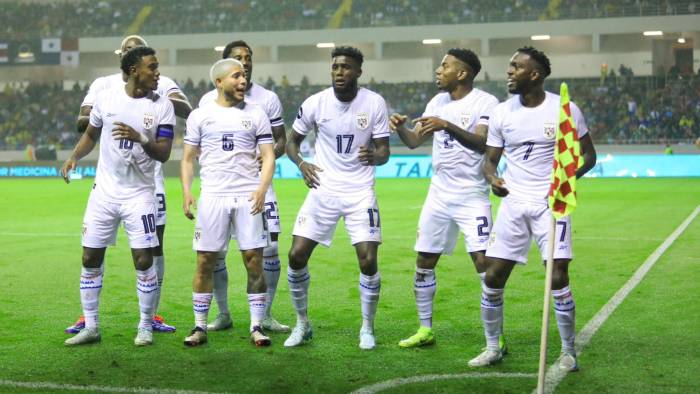 El equipo de la selección de Panamá celebrando uno de los goles frente a Costa Rica.