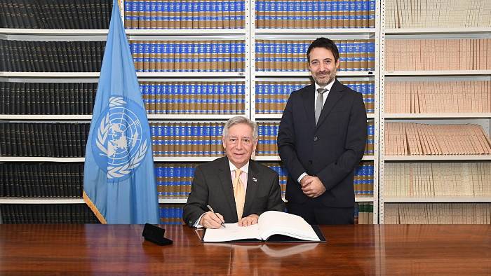 En representación de Panamá firmó la convención el embajador ante la ONU, Eloy Alfaro de Alba.