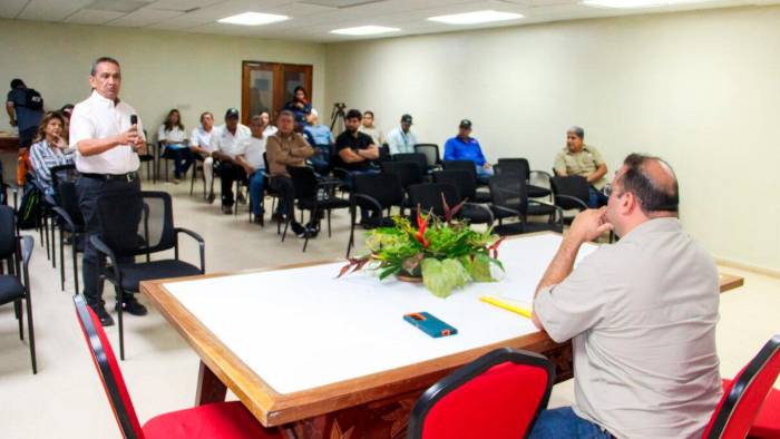 Director del IMA, Nilo Murillo se reunió este lunes con productores de arroz y maíz nacional.