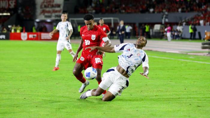 Édgar Bárcenas durante el partido contra Costa Rica.