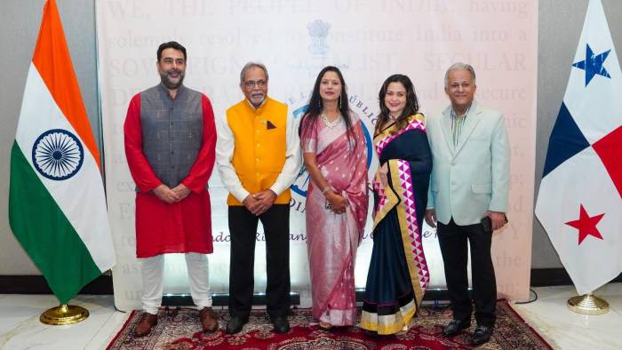 Asistentes a celebración del Día de la República de la India.