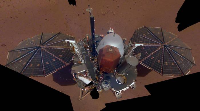 Imagen del primer selfie completo de la sonda Insight de la Nasa en Marte.