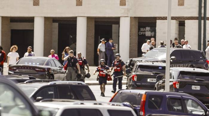 Agentes de policía en la escena del tiroteo reportado en Apalachee High School en Winder, Georgia, EE. UU., el 4 de septiembre de 2024.