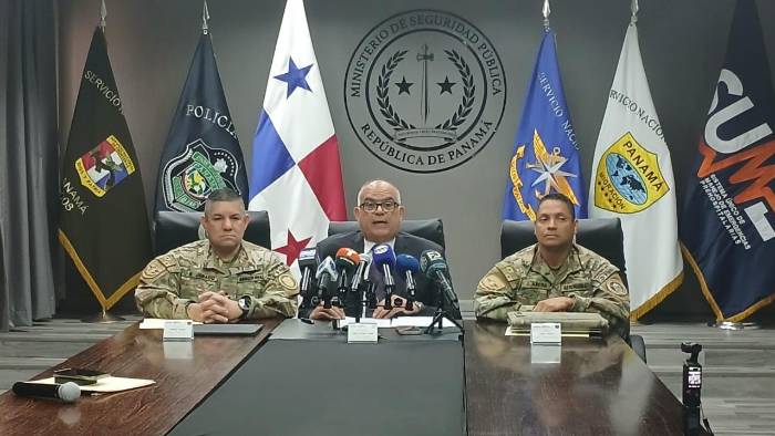 Conferencia de prensa del Ministerio de Seguridad sobre la compra de los aviones de carga y combate.