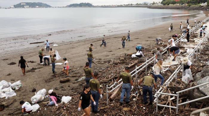 Jornada de limpieza en Amador.