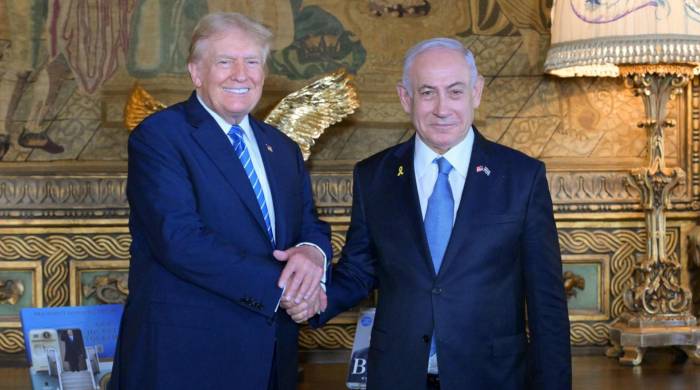 El primer ministro de Israel, Benjamín Netanyahu, reunido con el expresidente (2017-2021) y candidato.