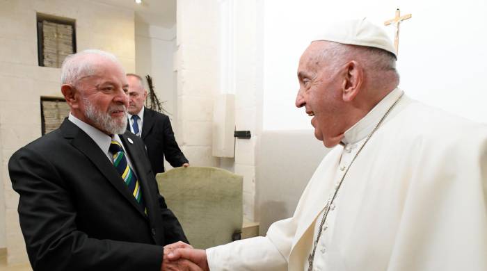 Fotografía del encuentro del presidente de Brasil, Luiz Inacio Lula da Silva, junto al papa Francisco en el contexto de la cumbre del G7 en Italia.