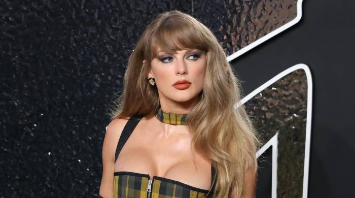 La cantante Taylor Swift posa durante la alfombra roja de los MTV Video Music Awards 2024.