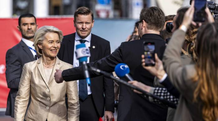 La candidata del Partido Popular Europeo, Ursula von der Leyen, ofrece declaraciones a la prensa.