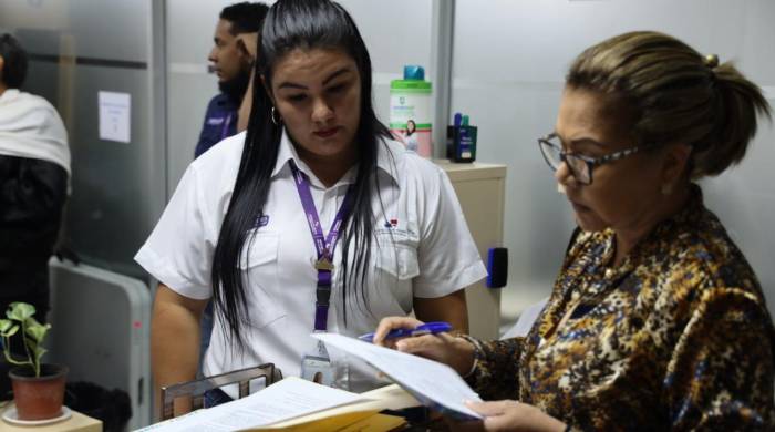 Personal del Centro de Atención de Penonomé y funcionarios del Ministerio de la Mujer.