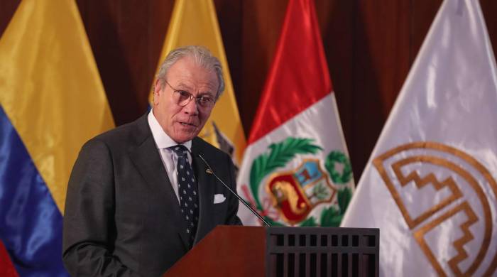 El secretario general de la Comunidad Andina, Gonzalo Gutiérrez, habla durante el 55 aniversario de la firma del acuerdo que permitió el nacimiento del bloque, este viernes en Lima (Perú).