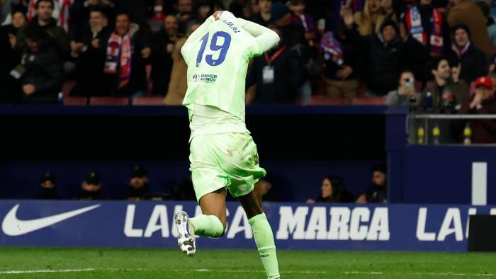 Lamine Yamal, cuando celebra el tercer gol durante el encuentro correspondiente a la jornada 28 de Laliga EA Sports que disputaron Atlético de Madrid.