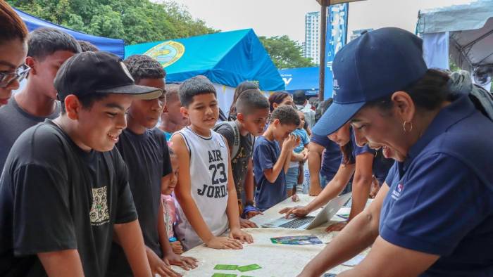 Para los centros escolares se cuenta con el proyecto de Bandera Ecológica, cuyo propósito es capacitar a los docentes en temas ambientales y desarrollar actividades para las escuelas.