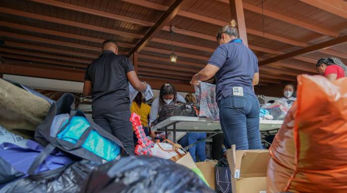 Se estableció un centro de recepción de donaciones en el parque Omar.