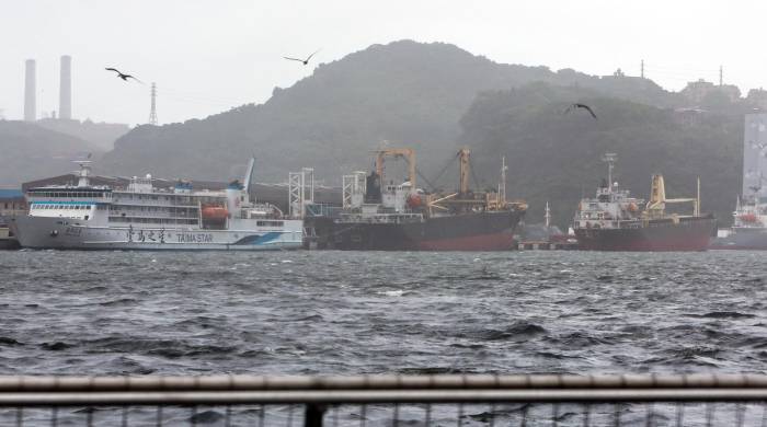 Barcos y hasta un crucero quedaron atrapados en Keelung, Taiwan, tras el paso de Gaemi.