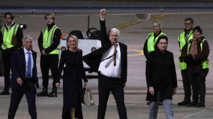 Assange aterrizó de noche en Canberra, la capital australiana, en un jet privado.