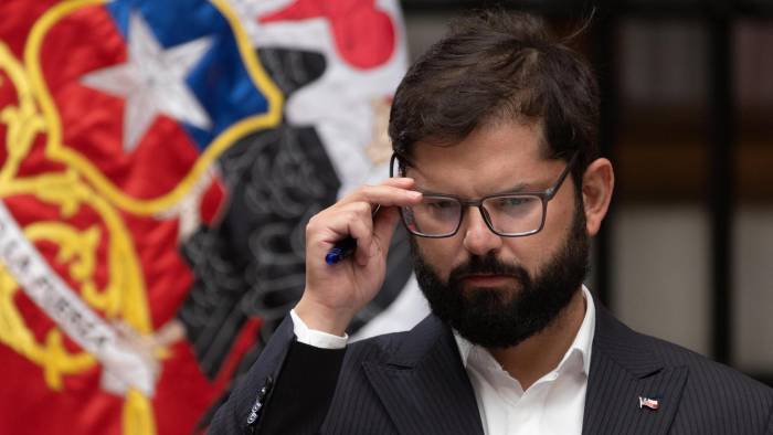 El presidente de Chile, Gabriel Boric, participa en una reunión con su homólogo de Alemania, Frank-Walter Steinmeier, en el Palacio de la Moneda este miércoles, en Santiago.