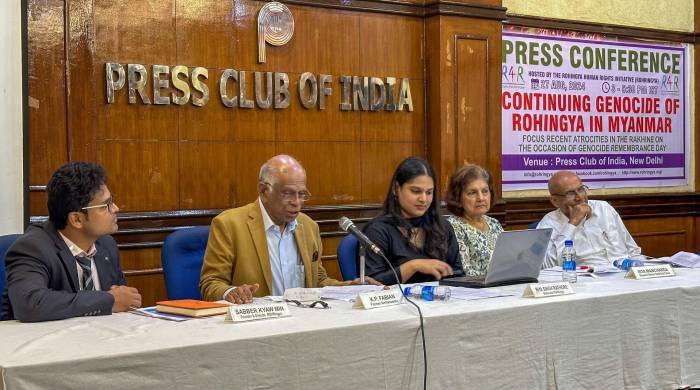 De (i-d) Sabber Kyaw Min, KP Fabian, Rita Manchanda y Colin Gonsalves, este martes, en el Club de Prensa de la India, en Nueva Delhi.