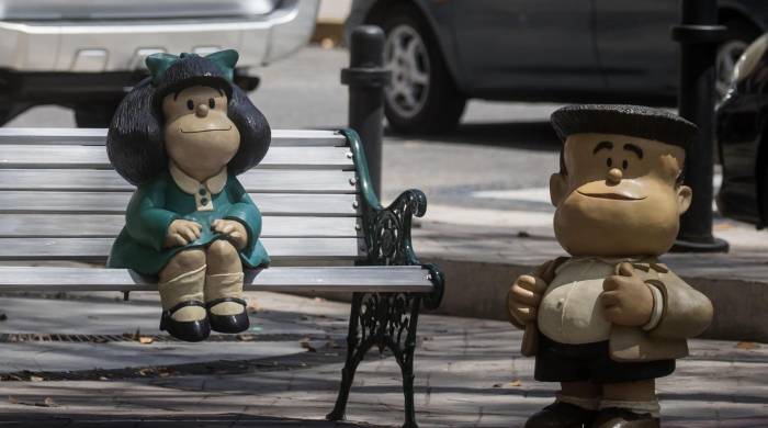 Fotografía de archivo del 23 de febrero de 2024 de una escultura de Mafalda y Manolito, en Caracas (Venezuela).