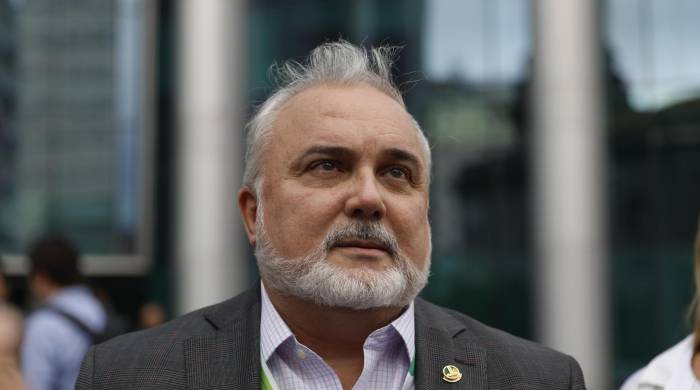 El destituido presidente de la petrolera estatal Petrobras, Jean-Paul Prates, sale de las oficinas de la empresa este miércoles en Río de Janeiro (Brasil).