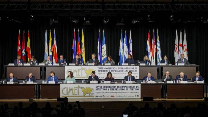 Representantes de los países latinos durante la XXVIII Conferencia Iberoamericana de Ministros y Empresarios de Turismo, ayer en Madrid, España.