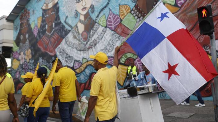 Imagen de archivo de varias personas participando en una protesta sobre la seguridad en Panamá.