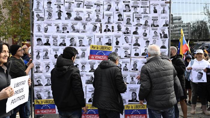 Venezolanos protestan en regiones de su país contra 'la persecución y el  hostigamiento'