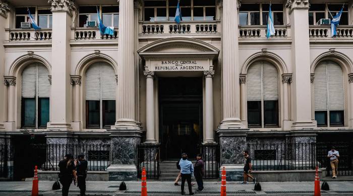 Fotografía de archivo que muestra la fachada del Banco Central de La República Argentina.