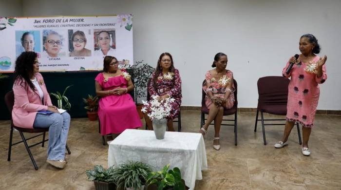 Yeleny Tyñón, Cristina González, Catalina Hernández, Aixa Ruíz y Emérita Martínez.