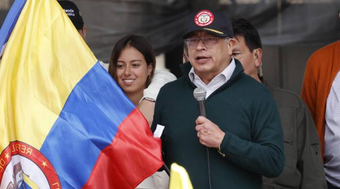 El presidente de Colombia, Gustavo Petro, habla al final de una marcha, con motivo Día Internacional de los Trabajadores.