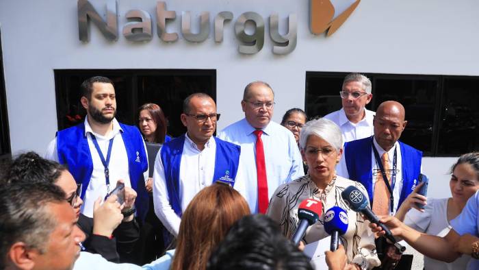 Zelma Rodríguez Crespo, administradora general de ASEP conversó con los medios desde las afueras de las oficinas principales de Naturgy.