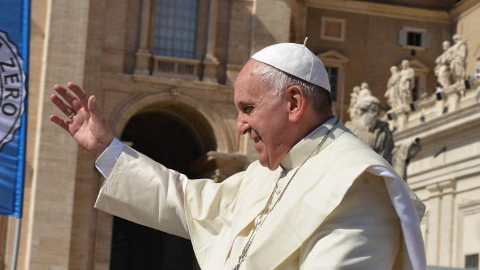 Papa Francisco en la plaza de San Pedro en la Ciudad del Vaticano.