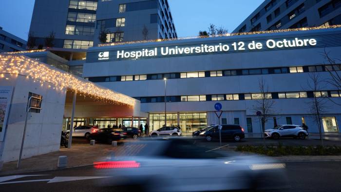 Fachada del Hospital Universitario 12 de Octubre de Madrid, donde se encuentra ingresado el cantante.