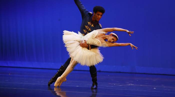 Bailarines se presentan en la gala 'Unidos por la Danza', en el teatro Anayansi del Centro de Convenciones Atlapa en Ciudad de Panamá.